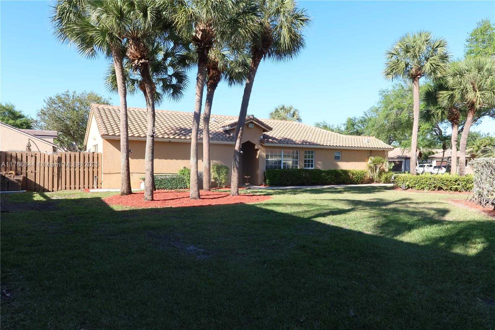 Small Image of 1026 NORTH WEST 170TH AVE, Pembroke Pines Number 3