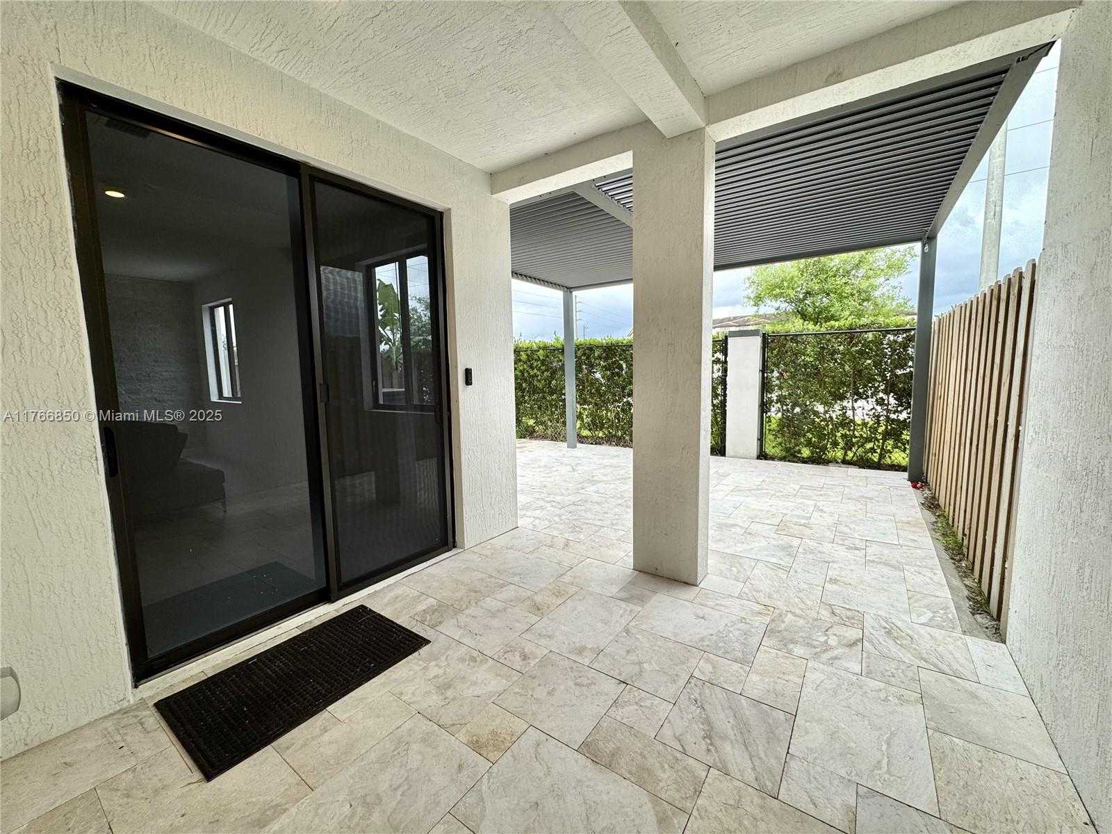 Small Image of 13627 SOUTH WEST 157TH CT, Miami Number 10