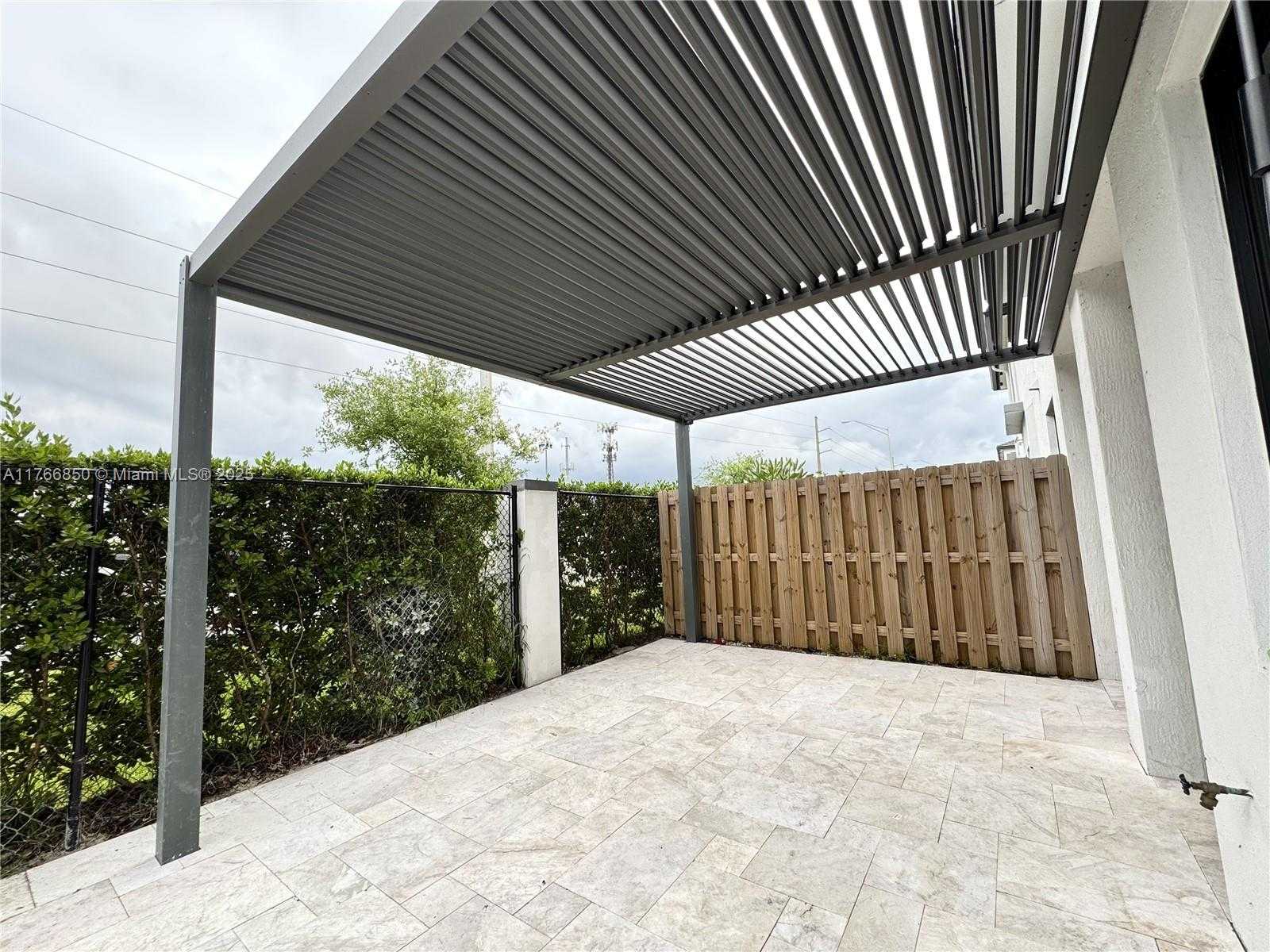 Small Image of 13627 SOUTH WEST 157TH CT, Miami Number 11