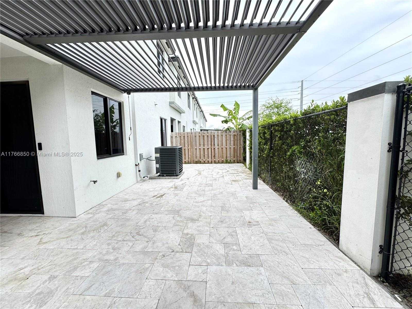 Small Image of 13627 SOUTH WEST 157TH CT, Miami Number 12