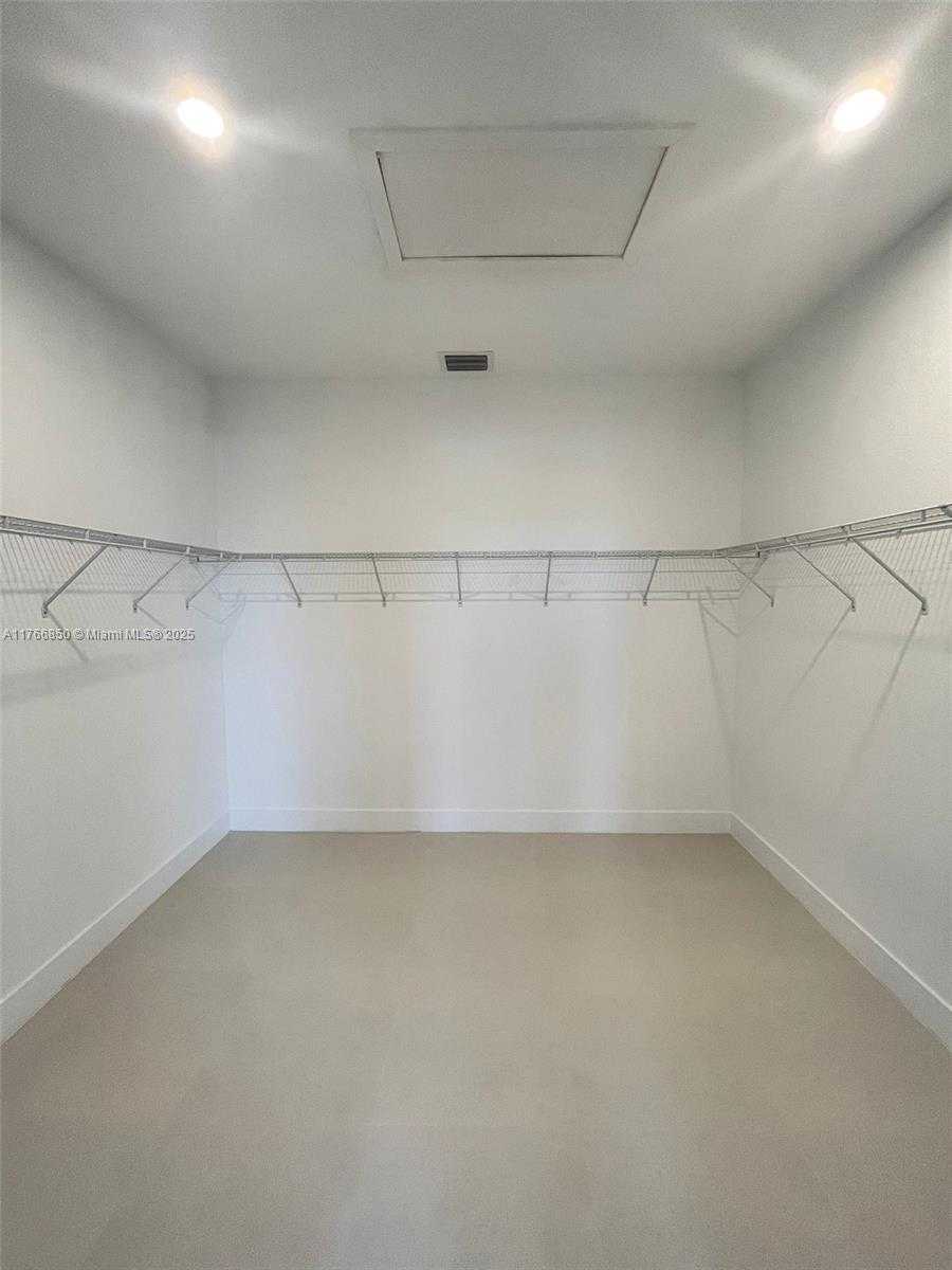Small Image of 13627 SOUTH WEST 157TH CT, Miami Number 15