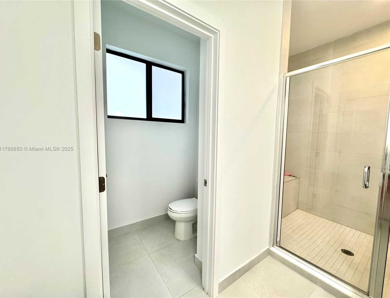 Small Image of 13627 SOUTH WEST 157TH CT, Miami Number 17