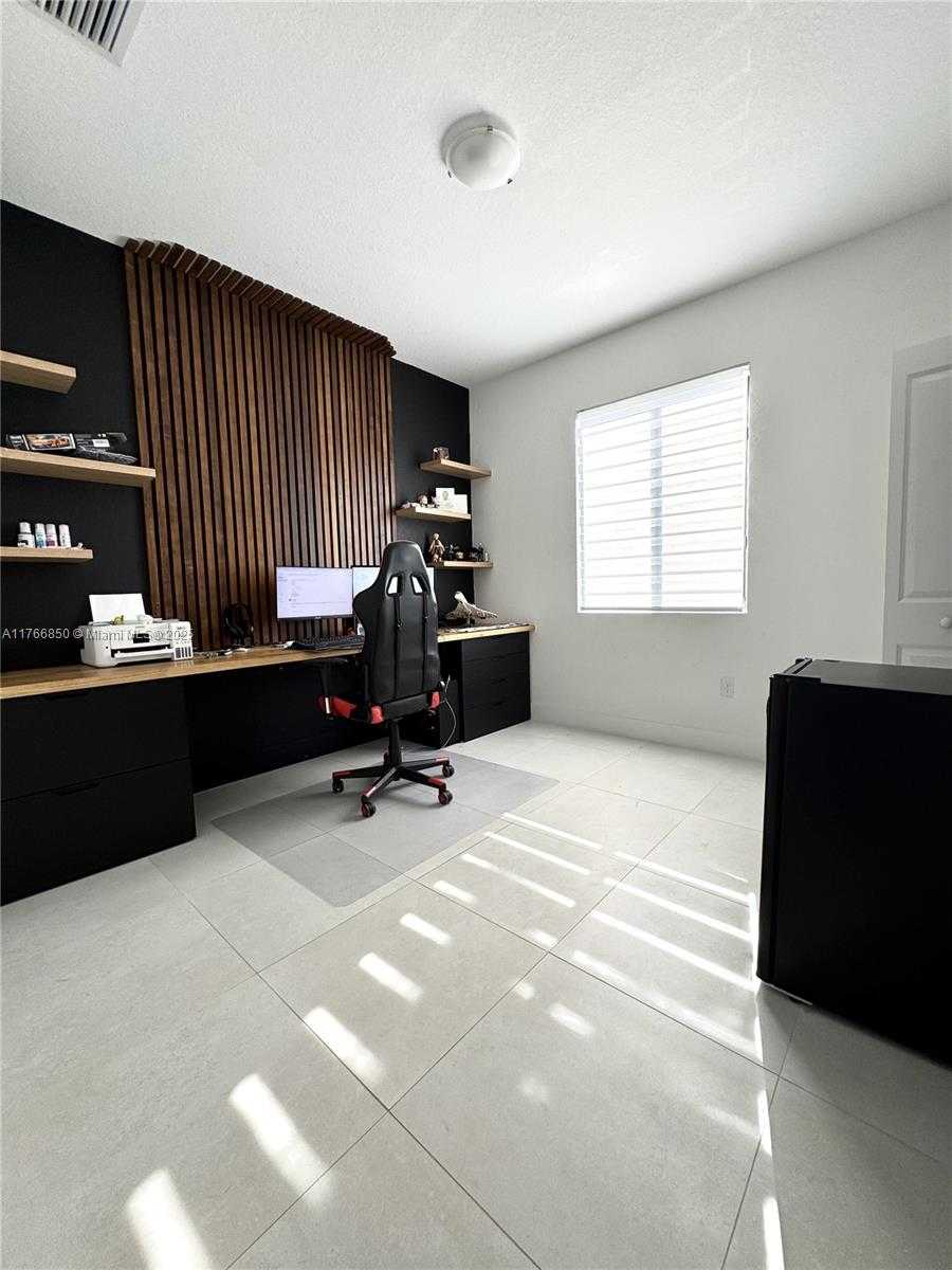 Small Image of 13627 SOUTH WEST 157TH CT, Miami Number 19