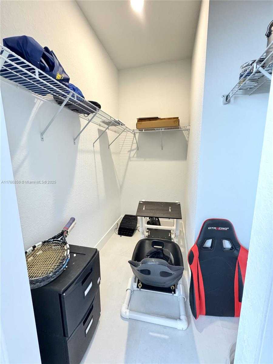 Small Image of 13627 SOUTH WEST 157TH CT, Miami Number 20