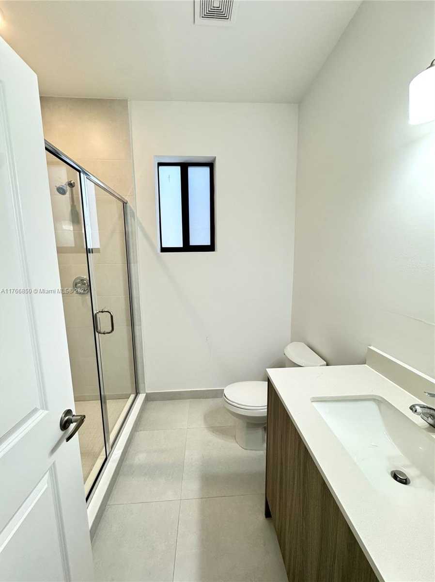 Small Image of 13627 SOUTH WEST 157TH CT, Miami Number 21