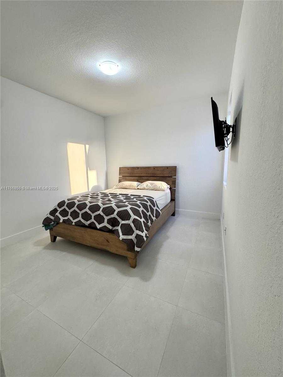 Small Image of 13627 SOUTH WEST 157TH CT, Miami Number 22