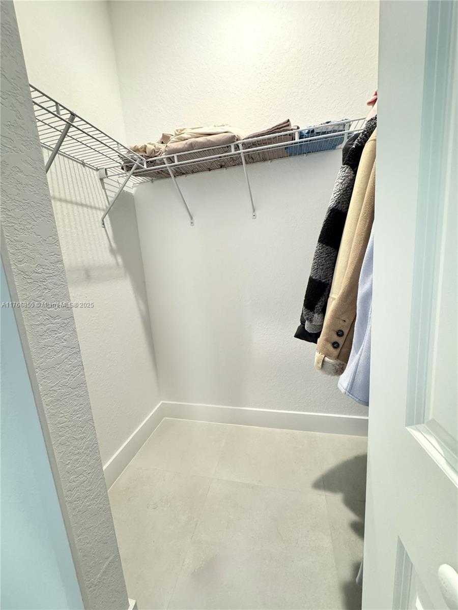 Small Image of 13627 SOUTH WEST 157TH CT, Miami Number 23