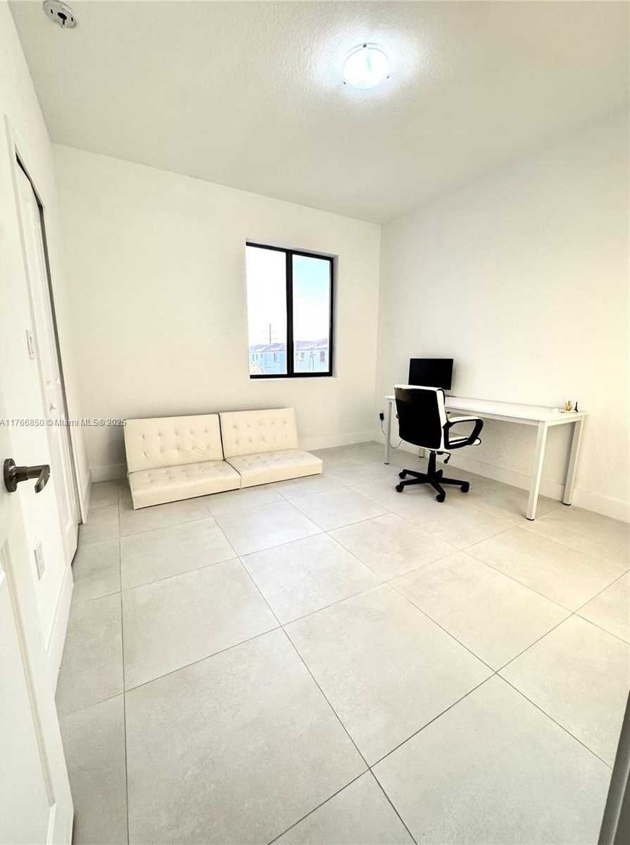 Small Image of 13627 SOUTH WEST 157TH CT, Miami Number 24