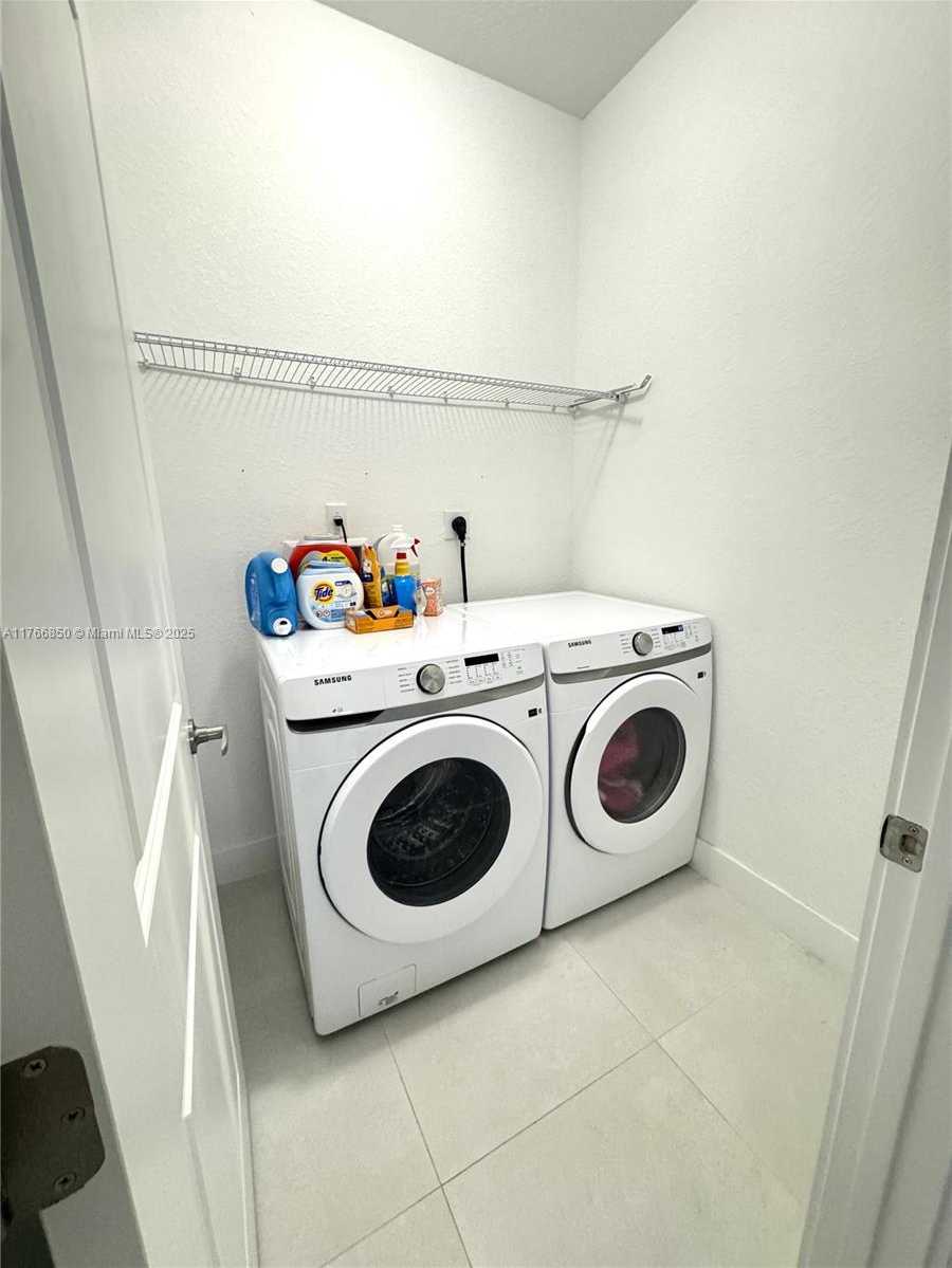 Small Image of 13627 SOUTH WEST 157TH CT, Miami Number 26