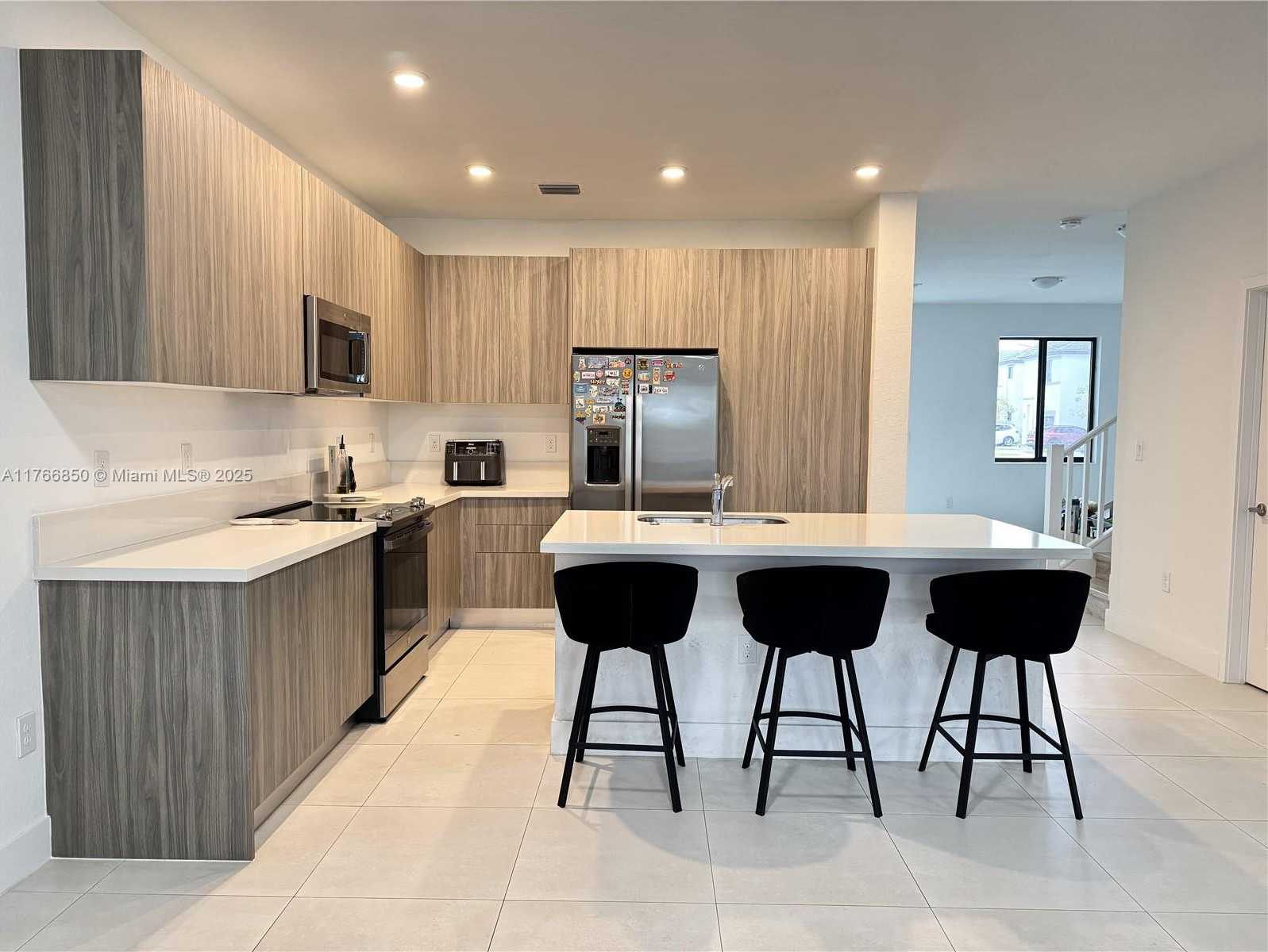 Small Image of 13627 SOUTH WEST 157TH CT, Miami Number 6