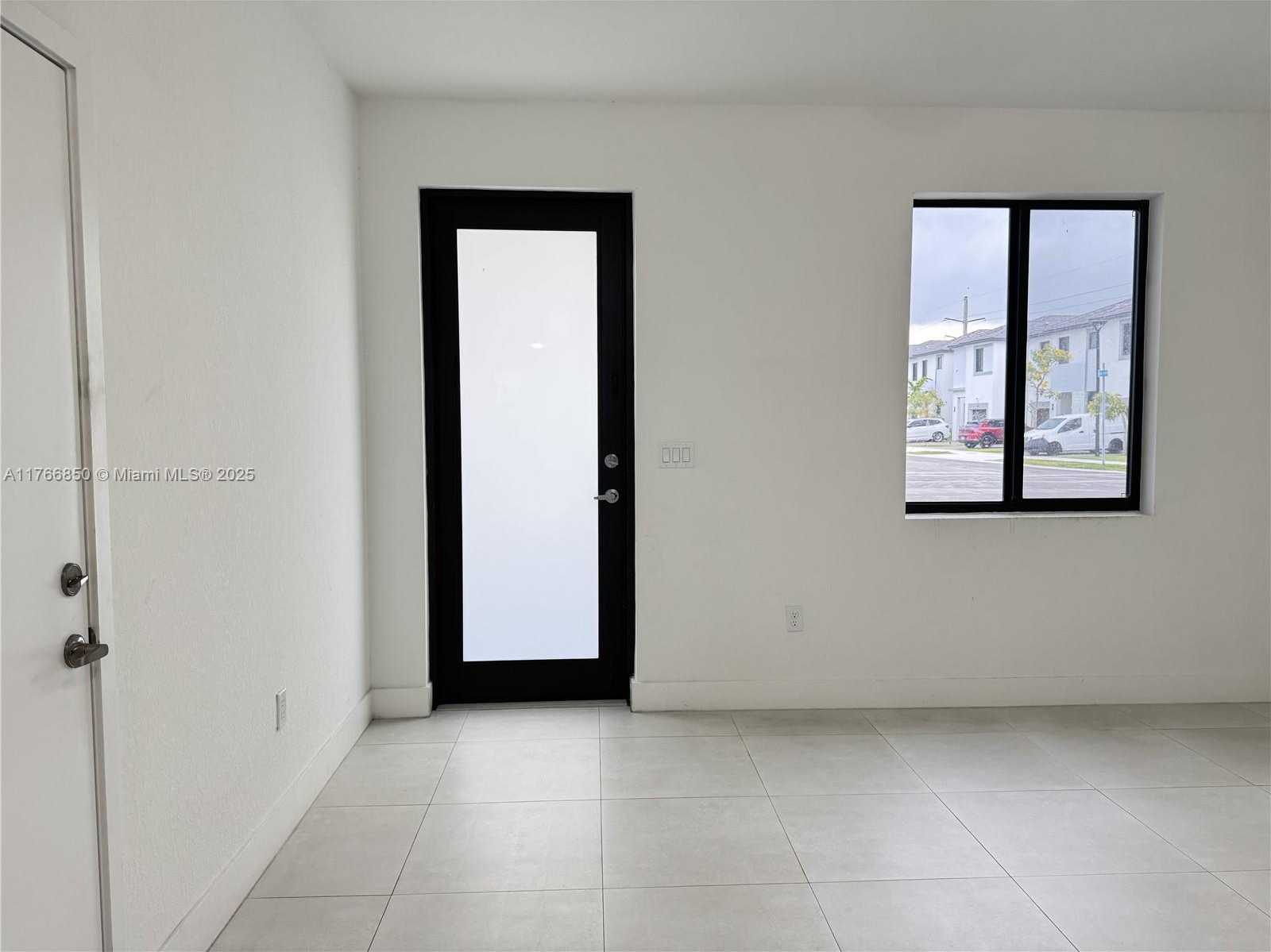 Small Image of 13627 SOUTH WEST 157TH CT, Miami Number 7