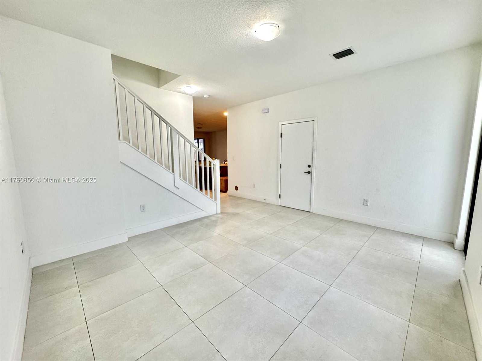 Small Image of 13627 SOUTH WEST 157TH CT, Miami Number 8