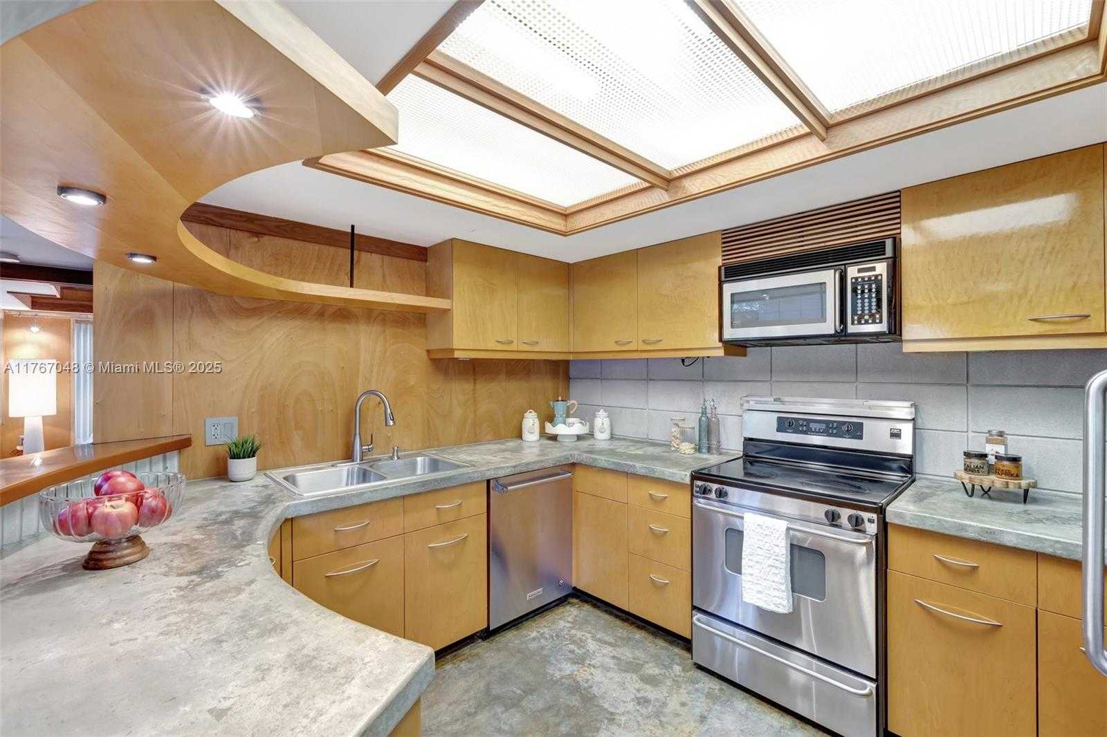Small Image of 2410 SOUTH WEST 29TH WAY, Fort Lauderdale Number 17