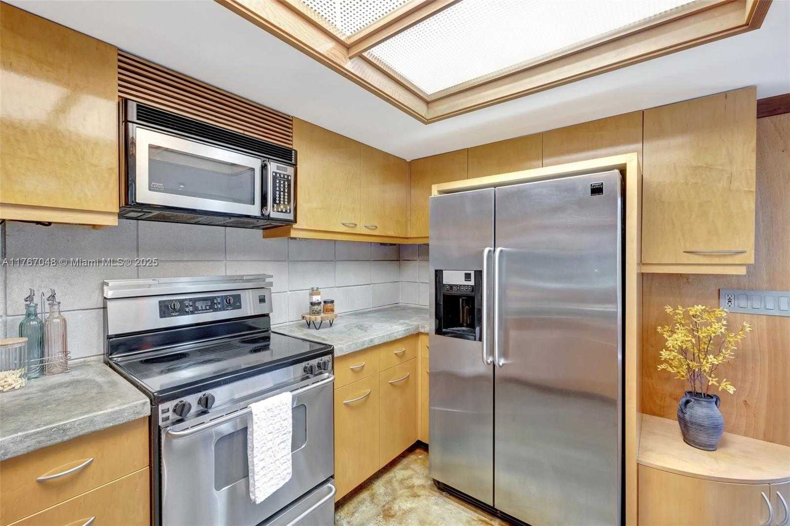 Small Image of 2410 SOUTH WEST 29TH WAY, Fort Lauderdale Number 24