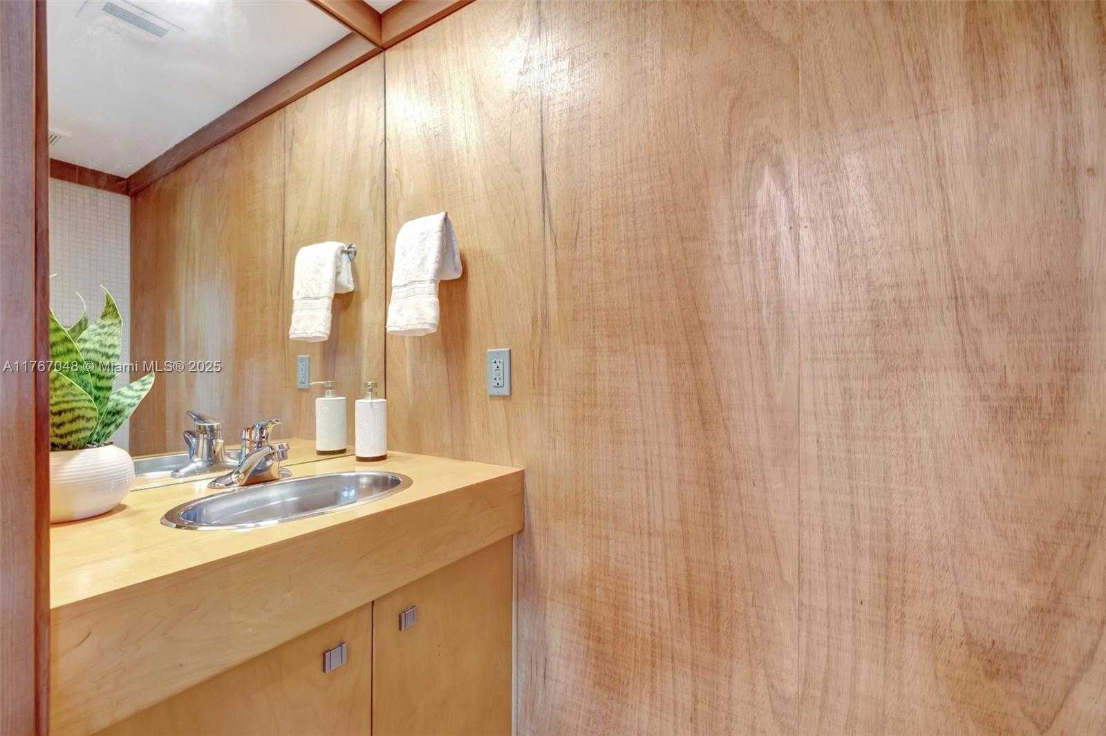 Small Image of 2410 SOUTH WEST 29TH WAY, Fort Lauderdale Number 25