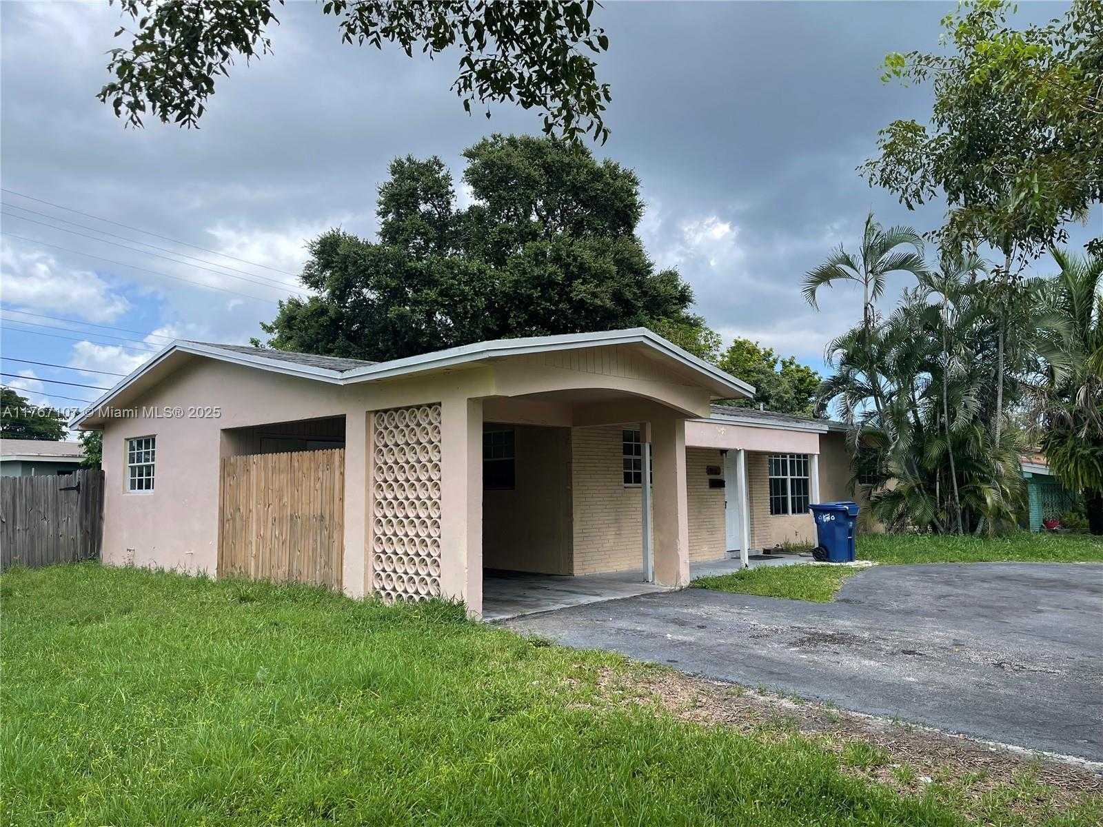 Small Image of 4841 NORTH WEST 13TH CT, Lauderhill Number 2