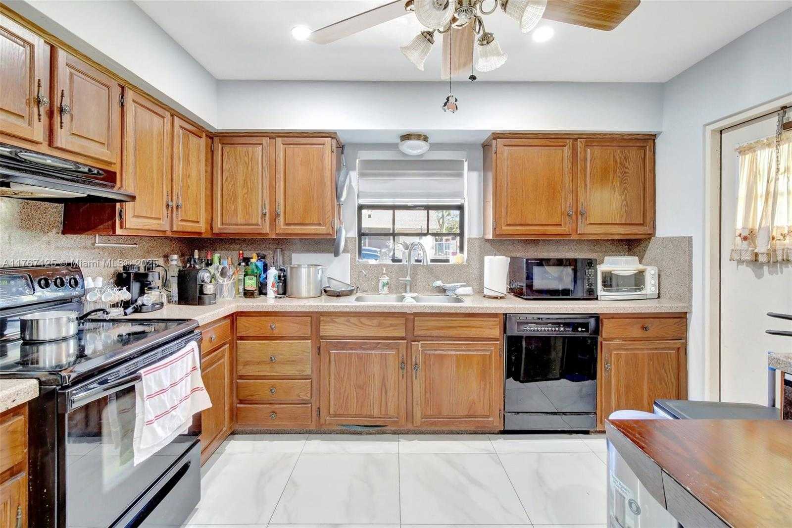 Small Image of 2940 SOUTH WEST 156TH AVE, Davie Number 7