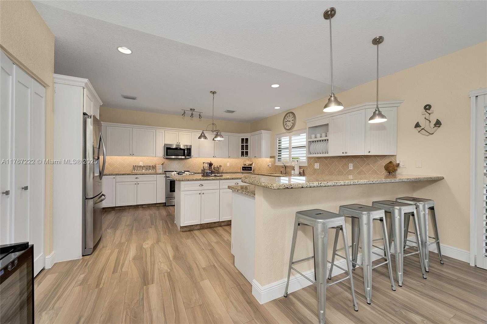 Small Image of 189 GULFVIEW DR, Islamorada Number 24