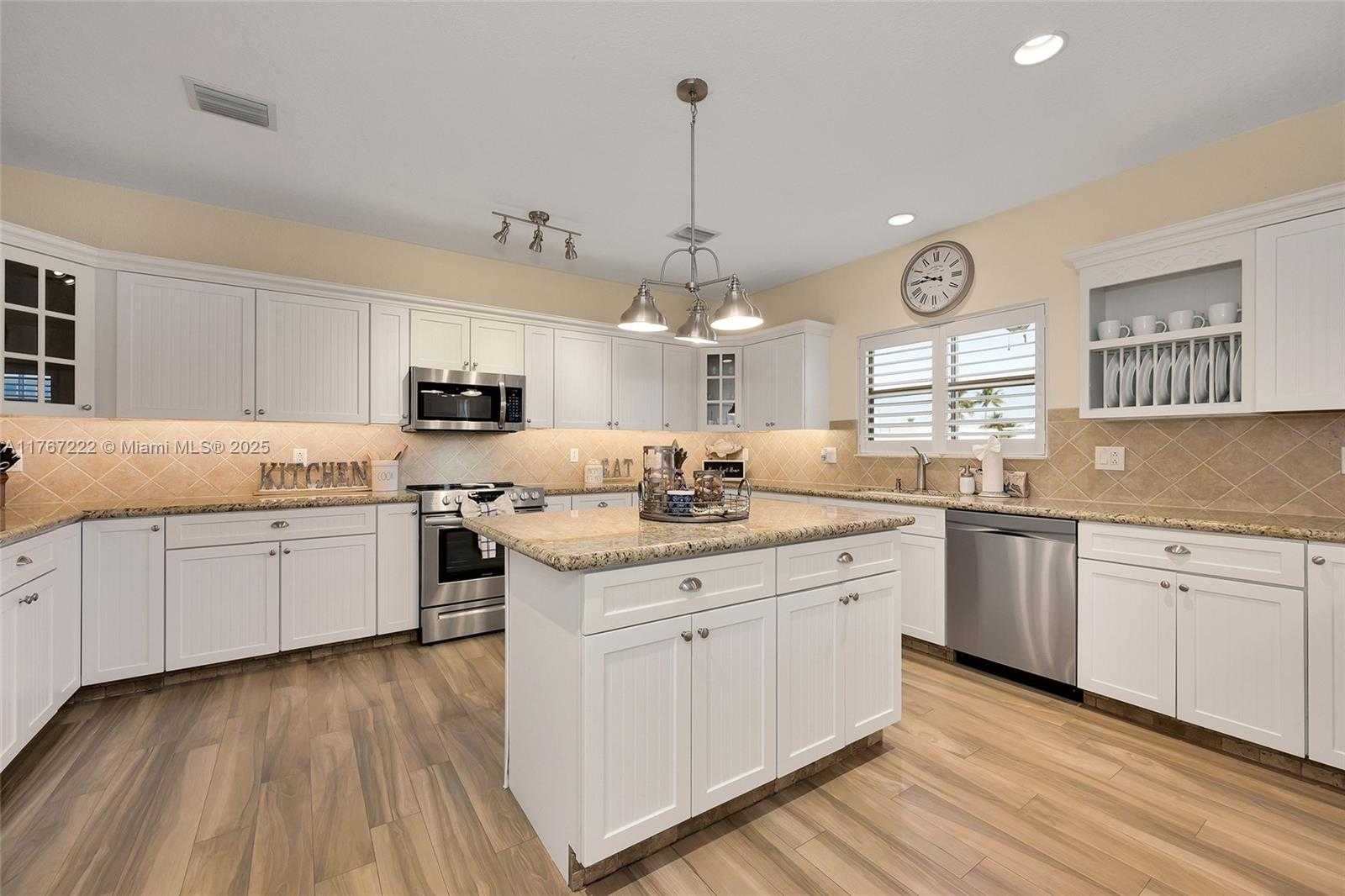 Small Image of 189 GULFVIEW DR, Islamorada Number 25