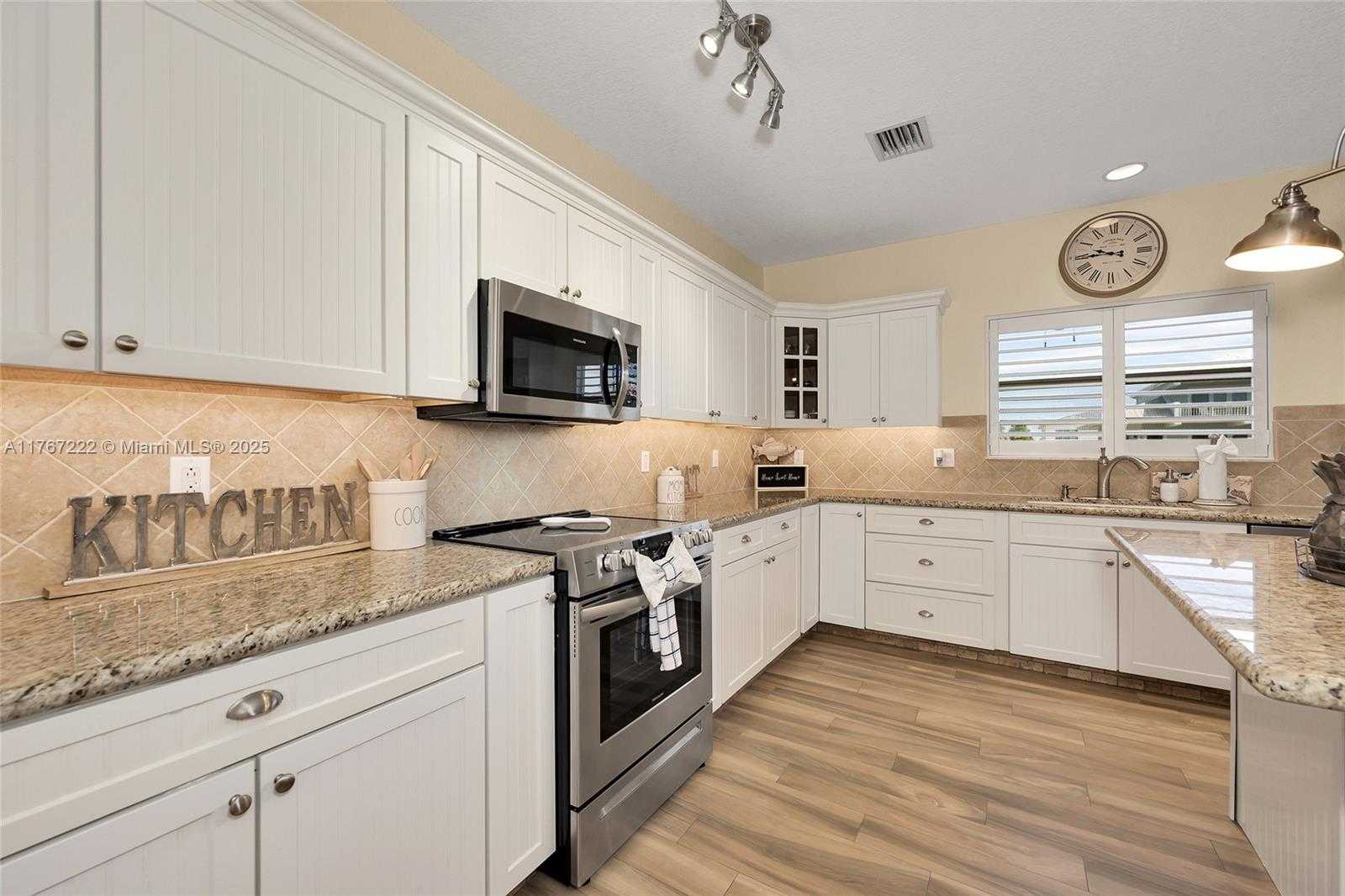 Small Image of 189 GULFVIEW DR, Islamorada Number 26