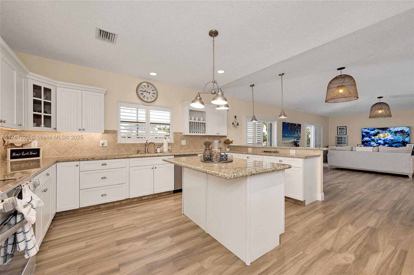 Small Image of 189 GULFVIEW DR, Islamorada Number 27