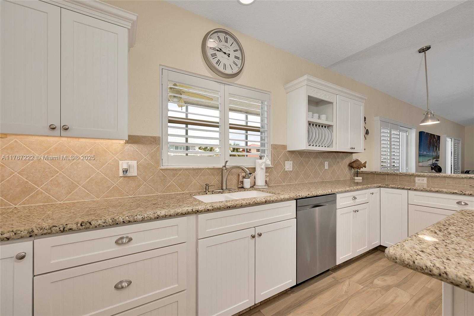 Small Image of 189 GULFVIEW DR, Islamorada Number 28