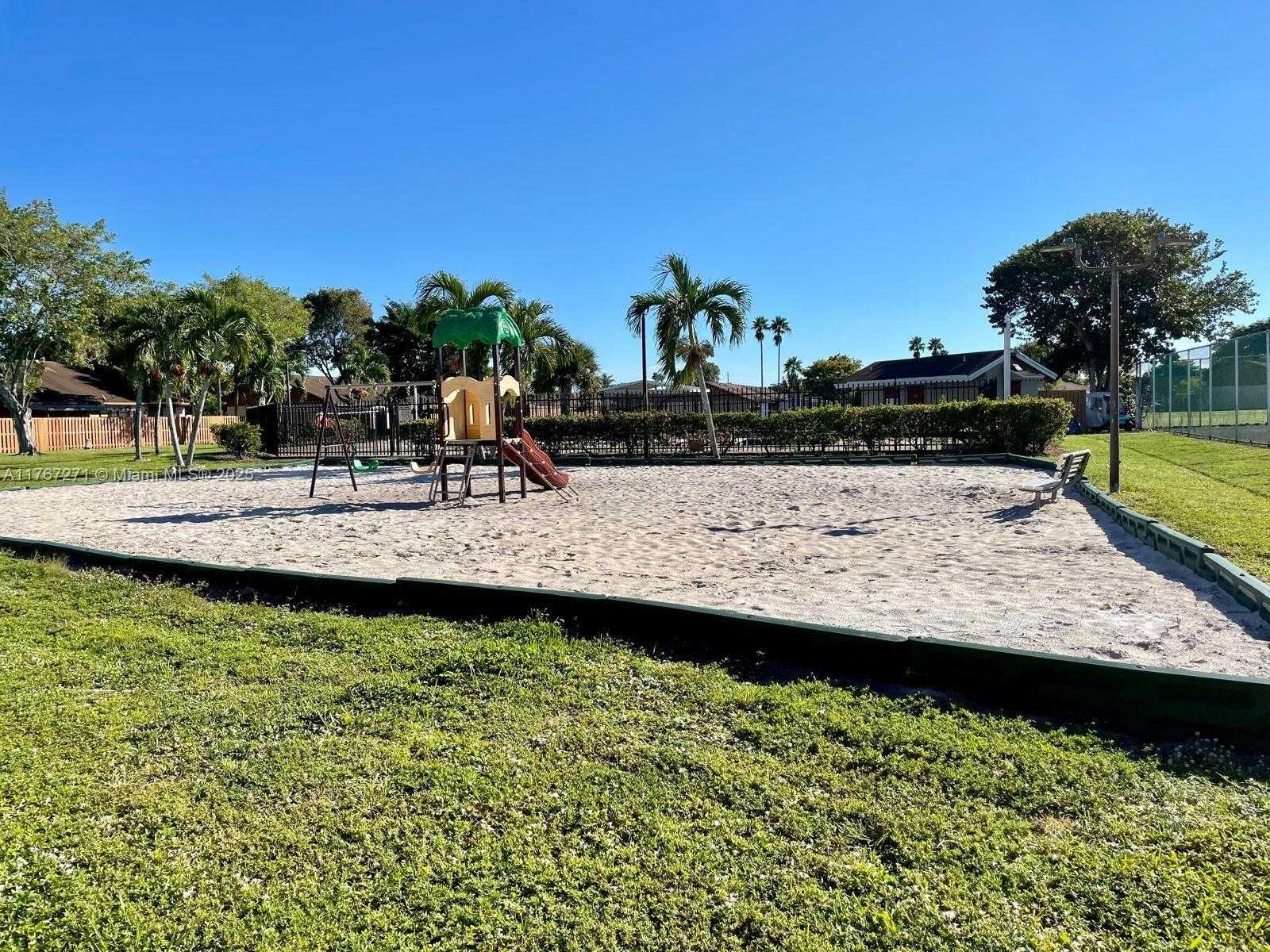 Small Image of 6736 NORTH WEST 192ND LN, Hialeah Number 12