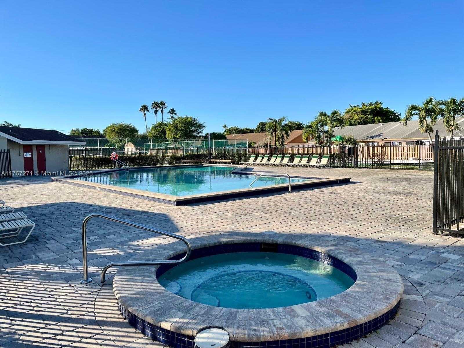 Small Image of 6736 NORTH WEST 192ND LN, Hialeah Number 13