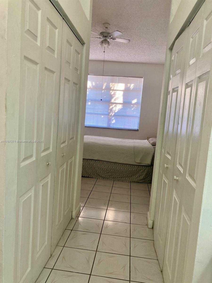 Small Image of 6736 NORTH WEST 192ND LN, Hialeah Number 4