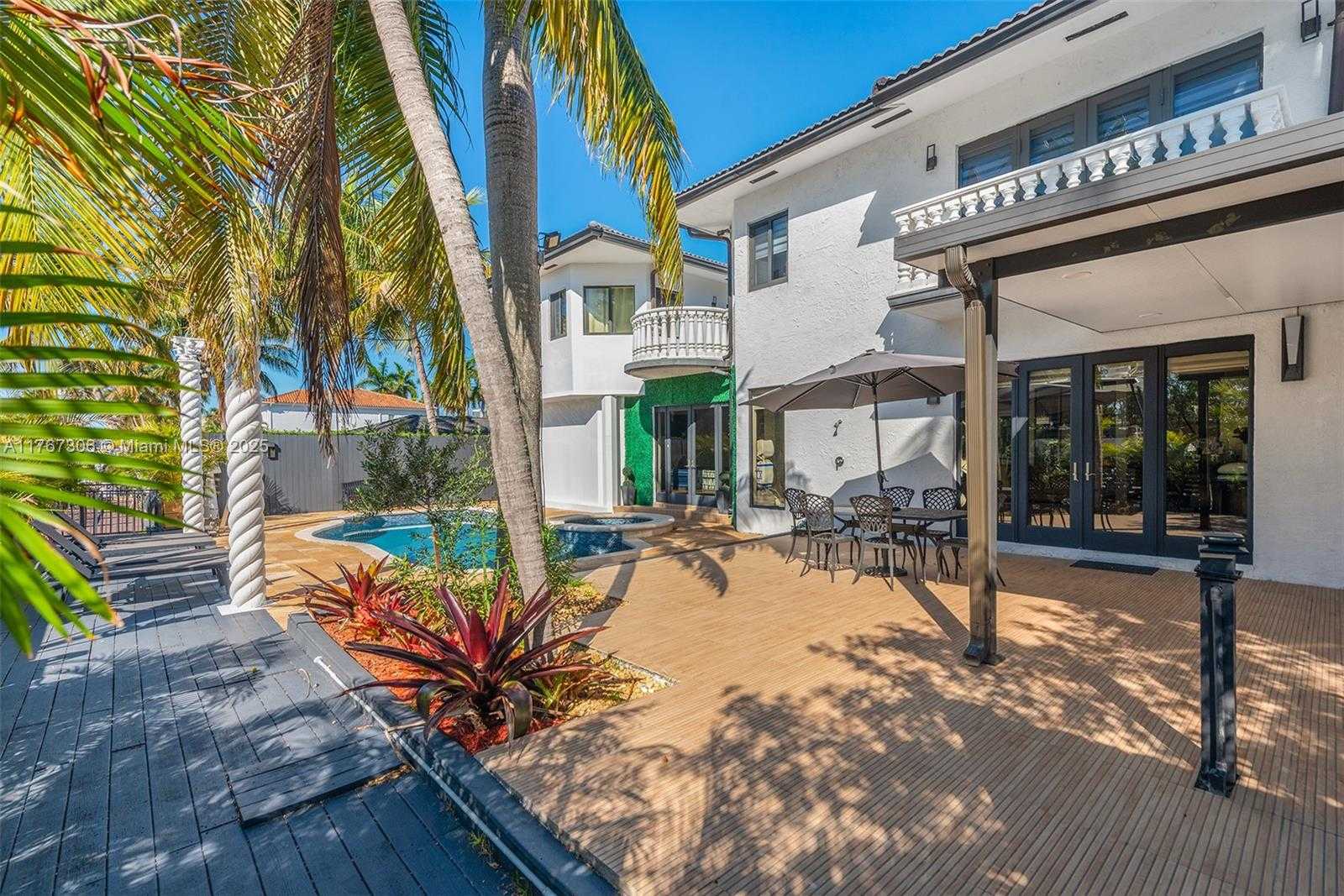 Small Image of 3400 NORTH EAST 164TH ST, North Miami Beach Number 3