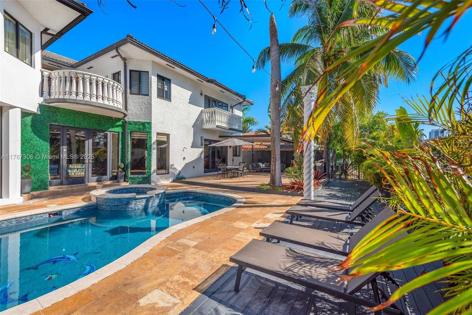 Small Image of 3400 NORTH EAST 164TH ST, North Miami Beach Number 4