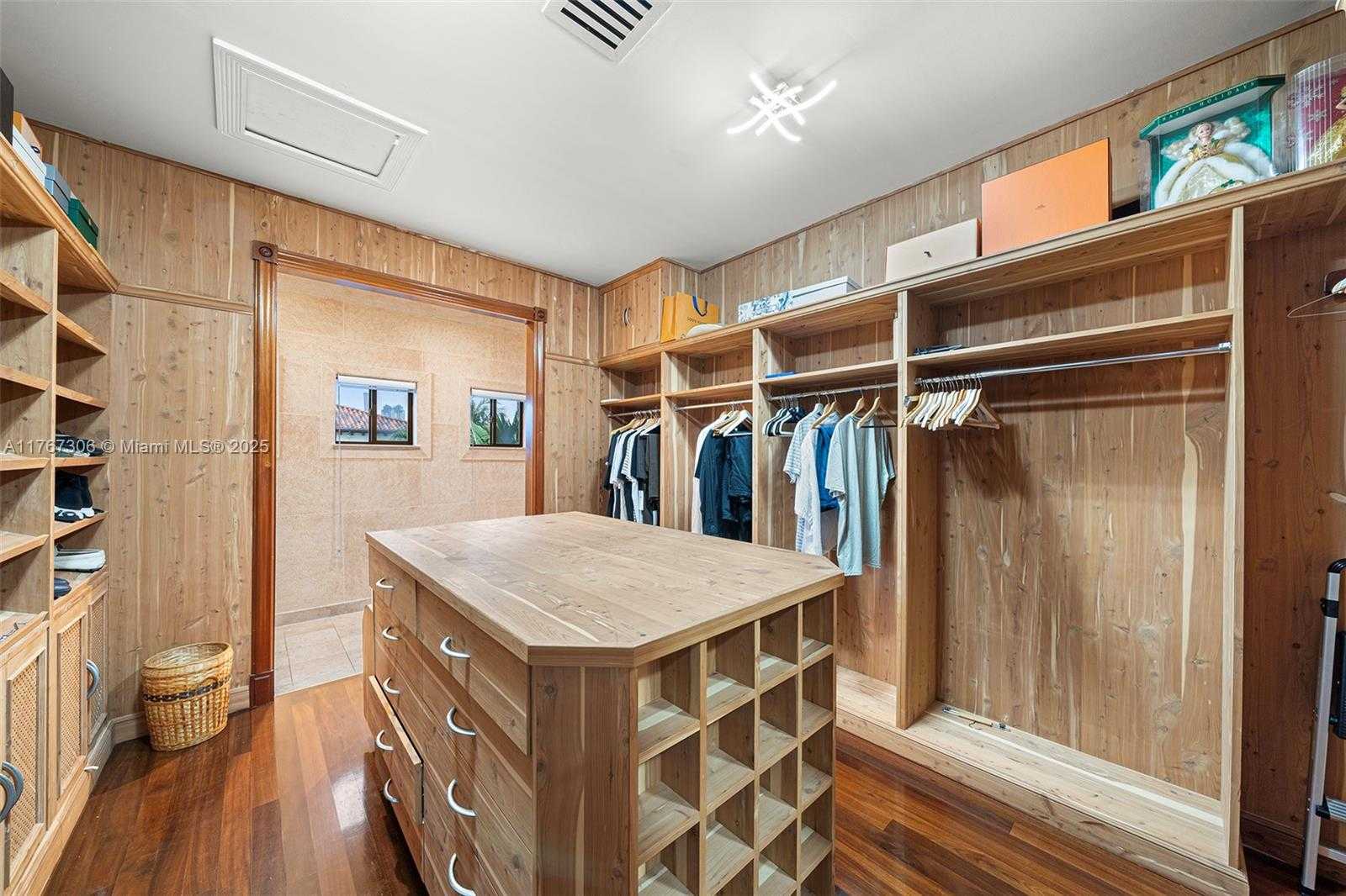 Small Image of 3400 NORTH EAST 164TH ST, North Miami Beach Number 43