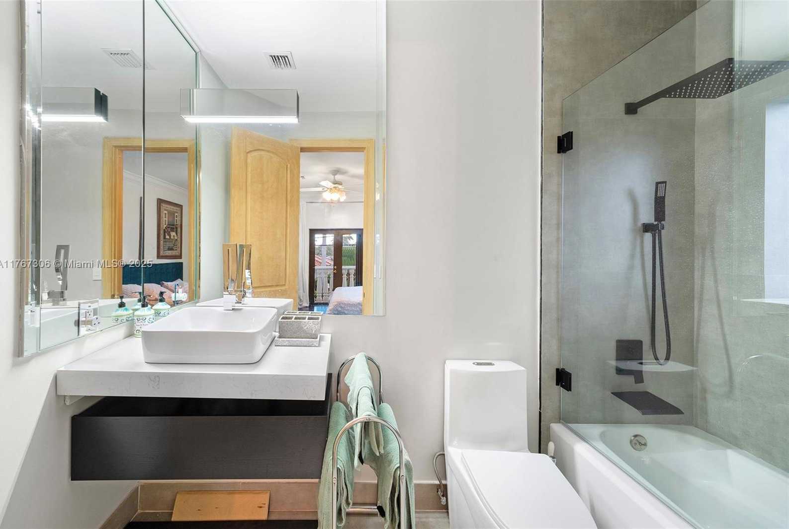 Small Image of 3400 NORTH EAST 164TH ST, North Miami Beach Number 56