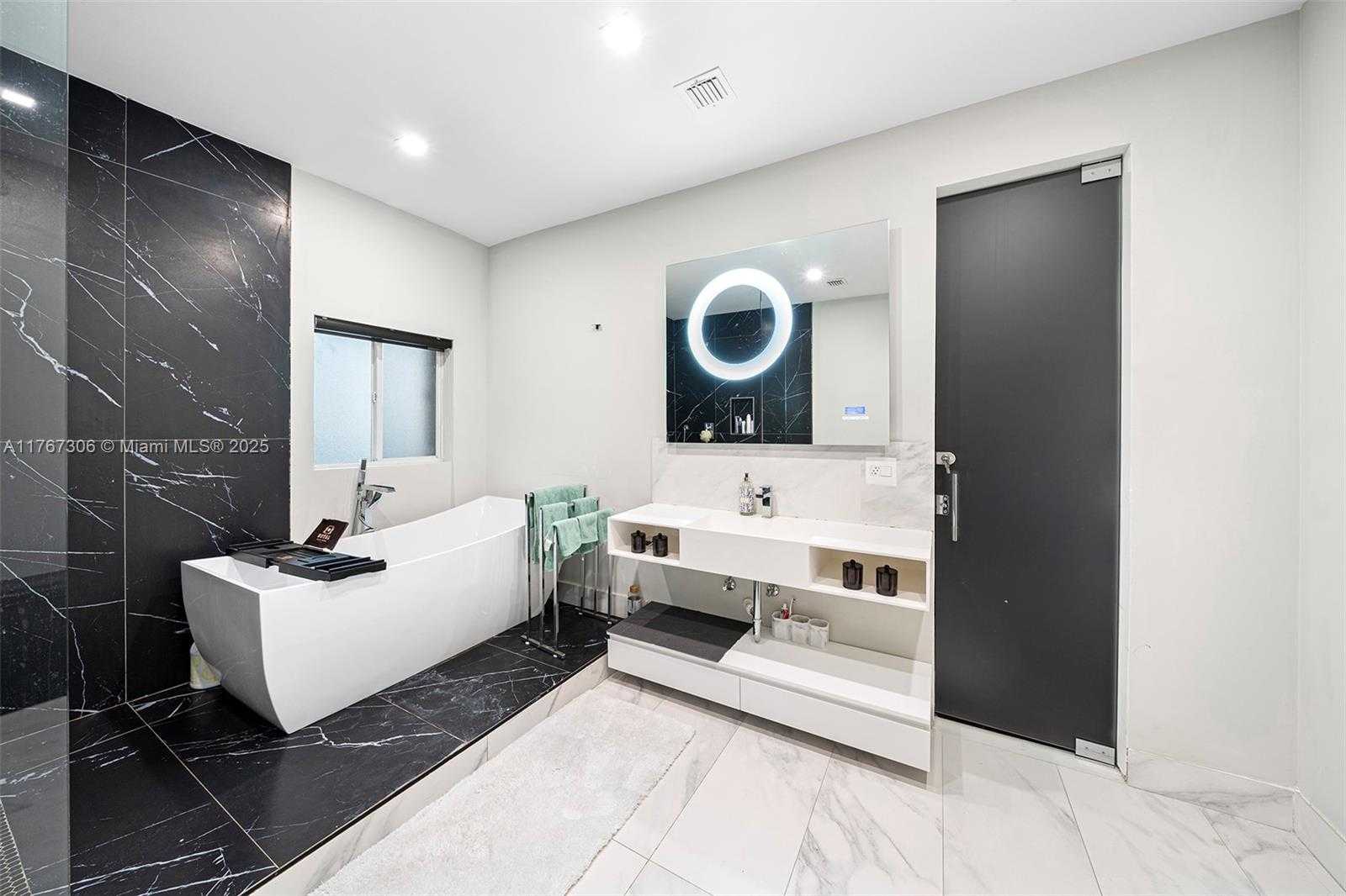 Small Image of 3400 NORTH EAST 164TH ST, North Miami Beach Number 61