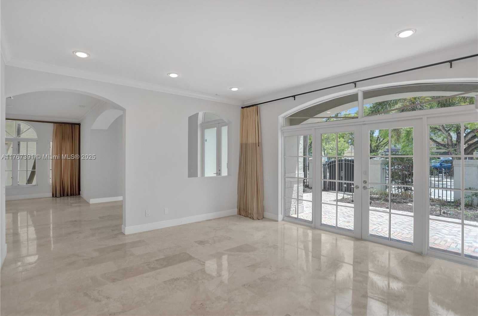Small Image of 821 SOUTH EAST 2ND CT, Fort Lauderdale Number 11