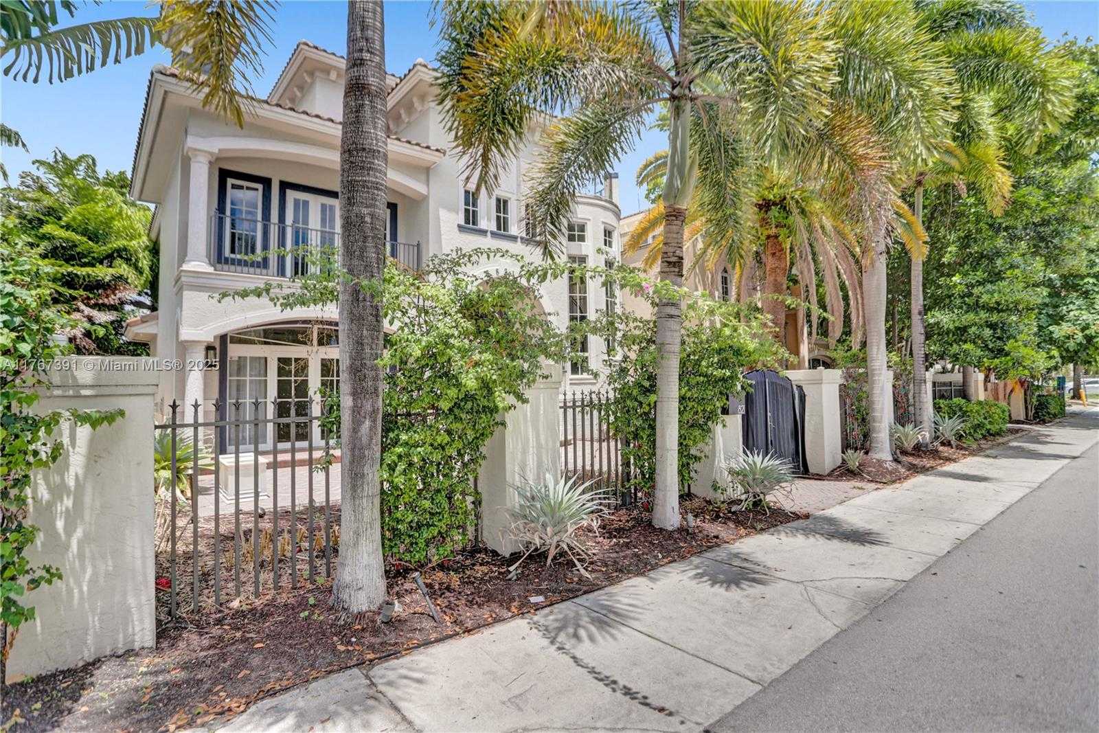 Small Image of 821 SOUTH EAST 2ND CT, Fort Lauderdale Number 3