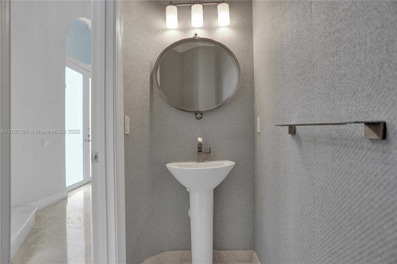 Small Image of 821 SOUTH EAST 2ND CT, Fort Lauderdale Number 39