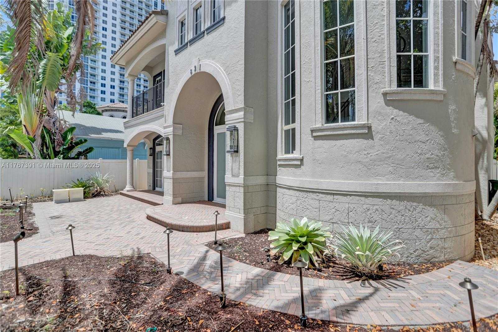 Small Image of 821 SOUTH EAST 2ND CT, Fort Lauderdale Number 6