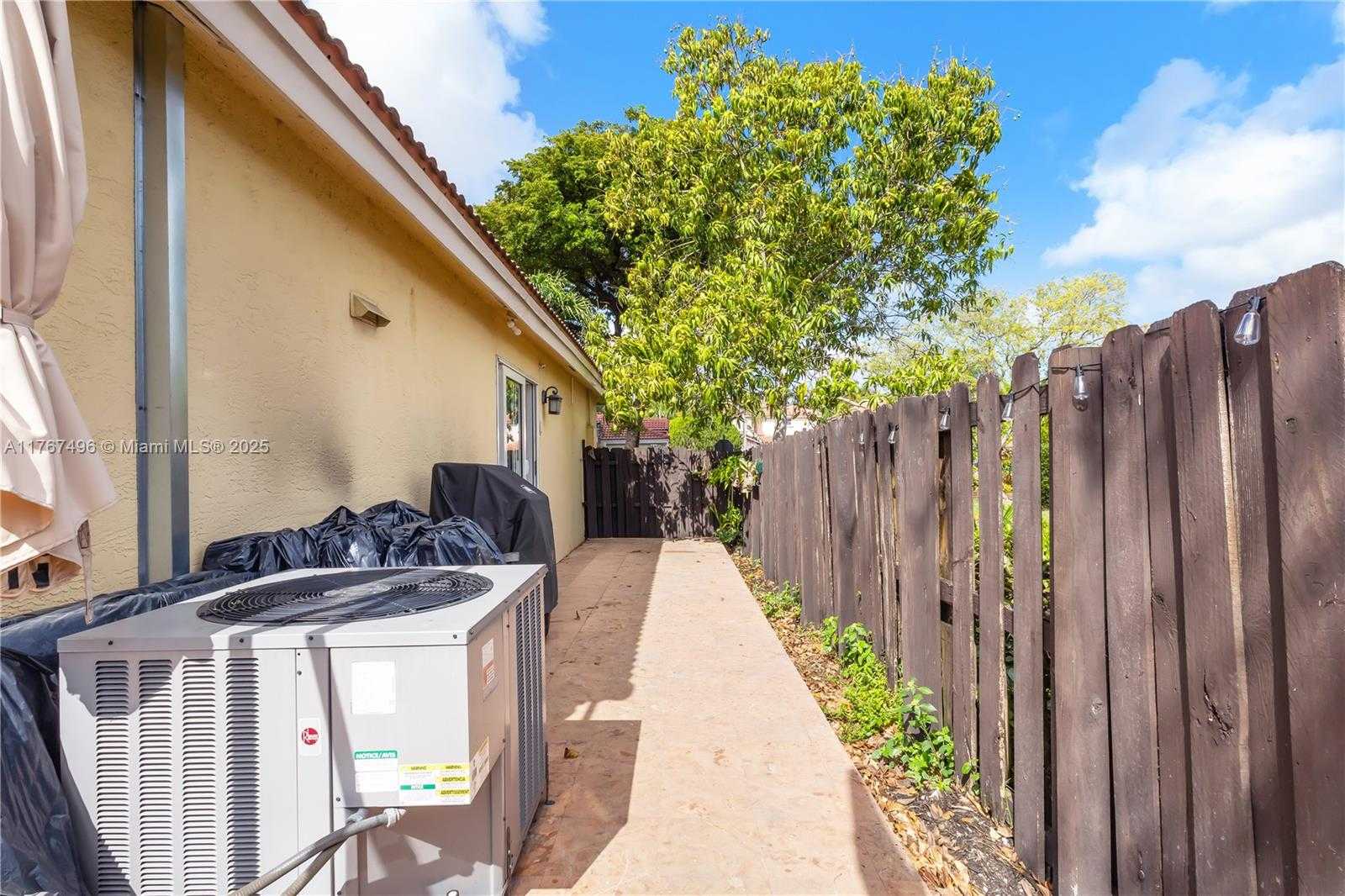 Small Image of 5717 NORTH WEST 102ND PL, Doral Number 30