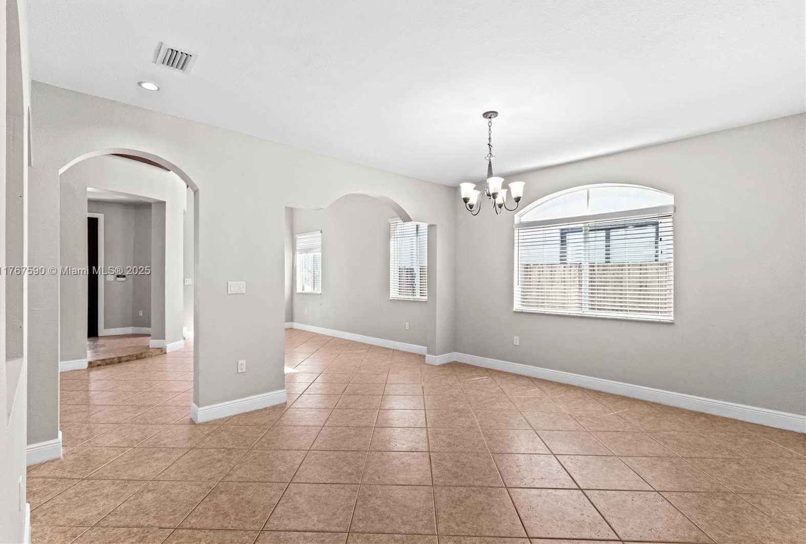 Small Image of 2080 SOUTH WEST 152ND PL, Miami Number 4