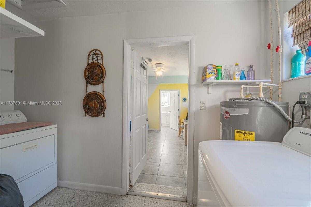 Small Image of 1300 SOUTH WEST 67TH WAY, Pembroke Pines Number 11