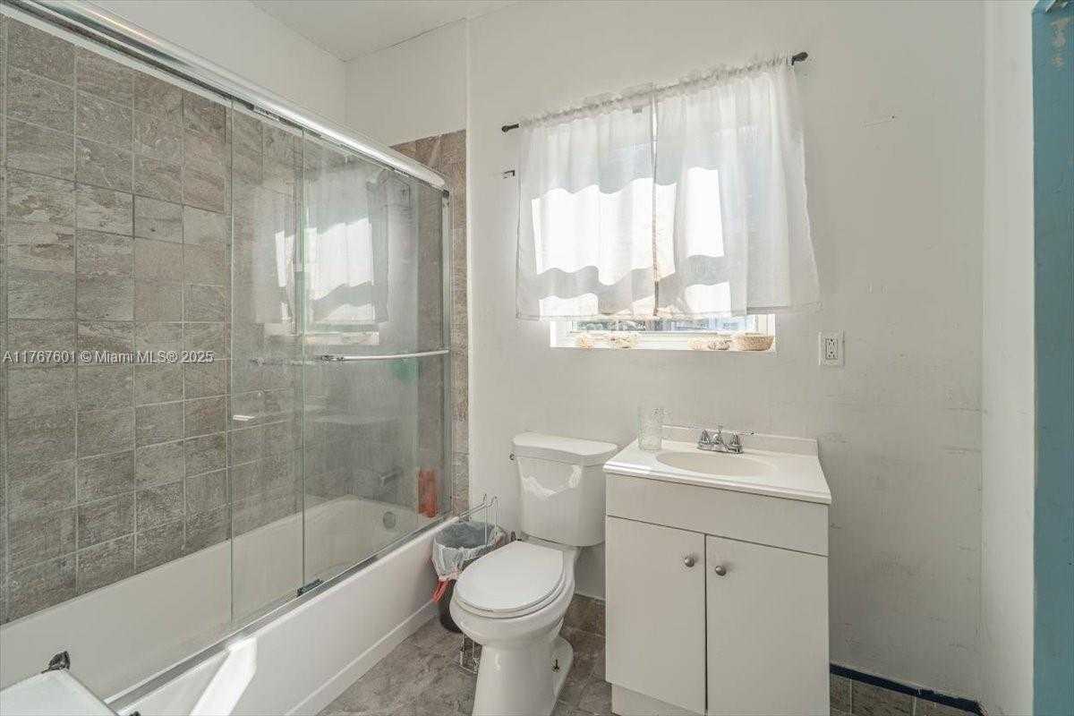 Small Image of 1300 SOUTH WEST 67TH WAY, Pembroke Pines Number 13