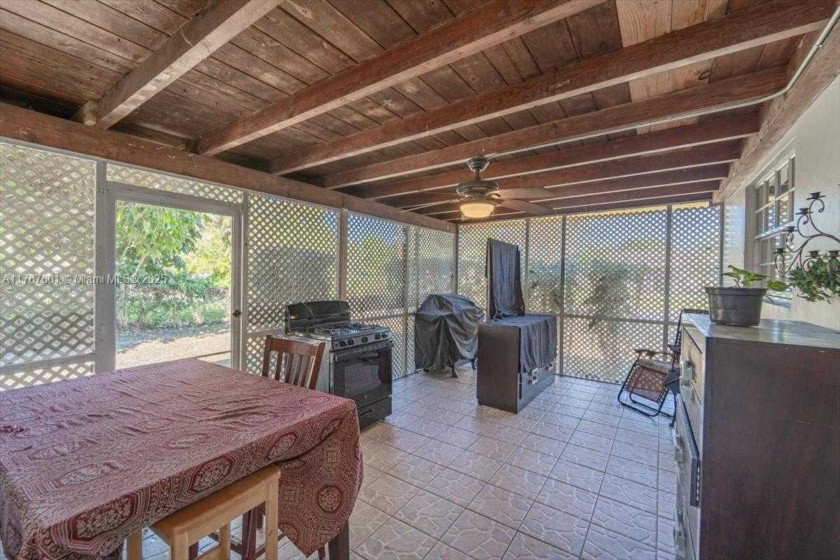 Small Image of 1300 SOUTH WEST 67TH WAY, Pembroke Pines Number 14
