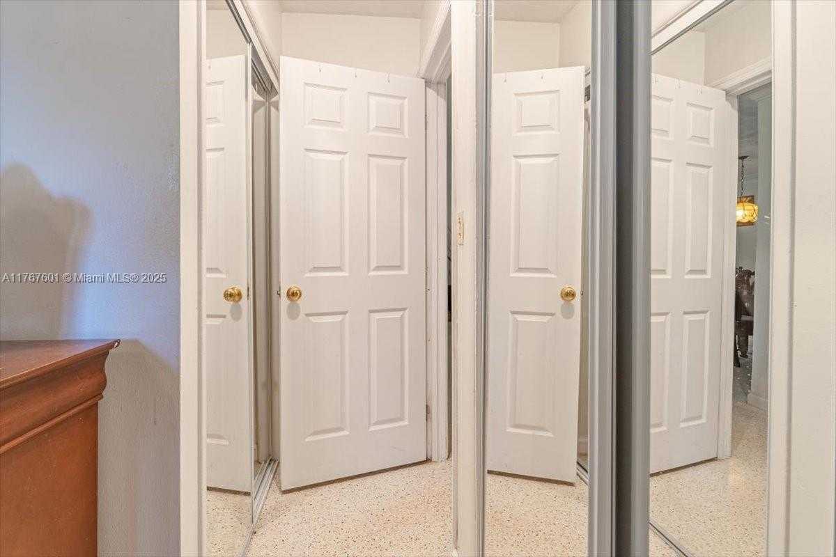 Small Image of 1300 SOUTH WEST 67TH WAY, Pembroke Pines Number 18