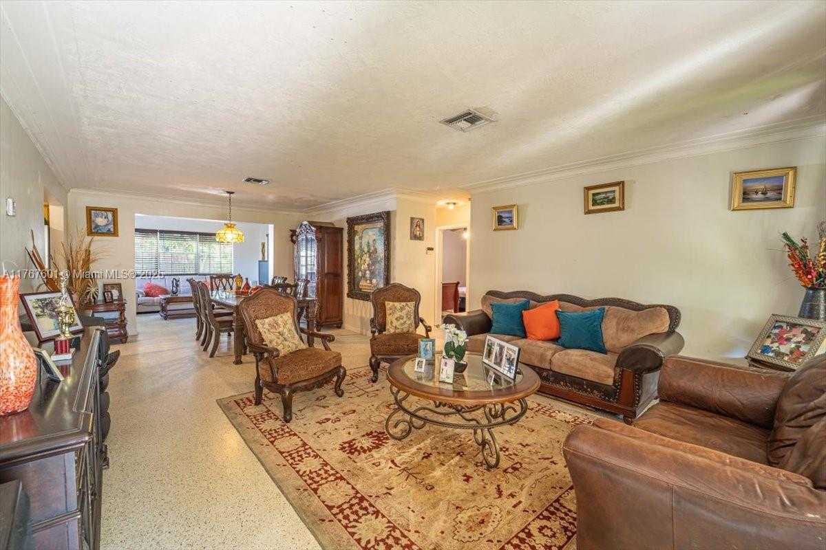 Small Image of 1300 SOUTH WEST 67TH WAY, Pembroke Pines Number 4