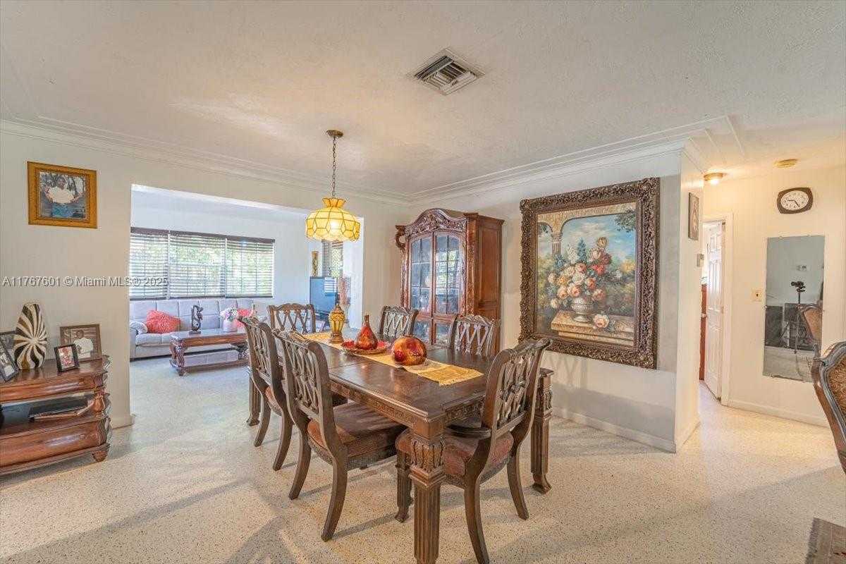 Small Image of 1300 SOUTH WEST 67TH WAY, Pembroke Pines Number 6