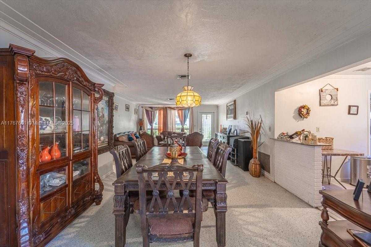 Small Image of 1300 SOUTH WEST 67TH WAY, Pembroke Pines Number 8