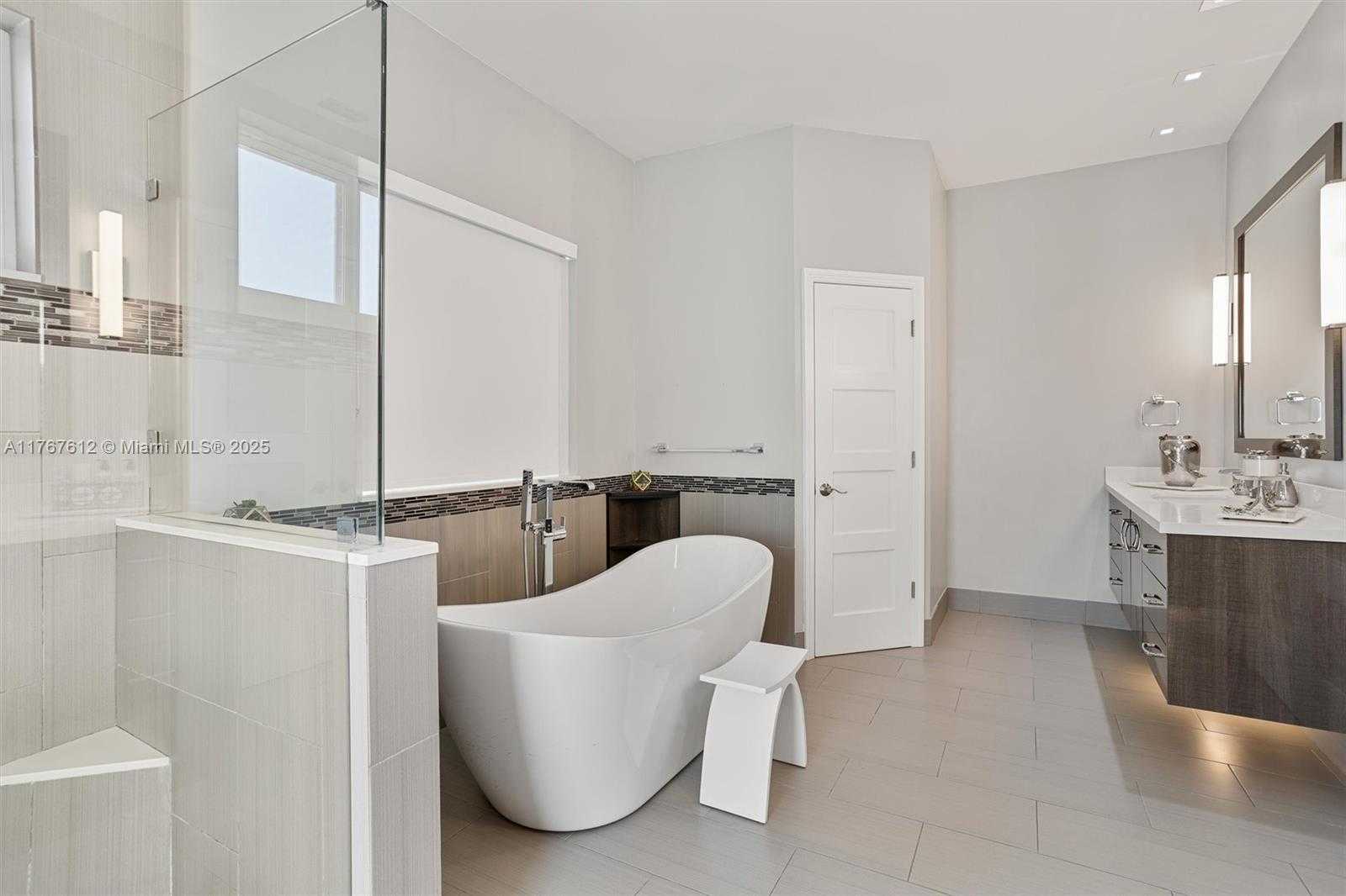 Small Image of 9880 SOUTH WEST 148TH TER, Miami Number 14