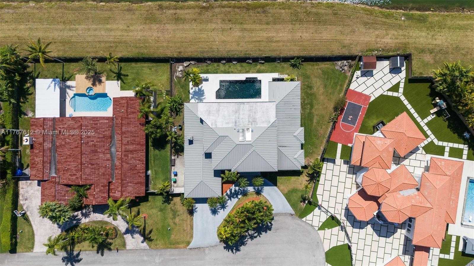 Small Image of 9880 SOUTH WEST 148TH TER, Miami Number 49