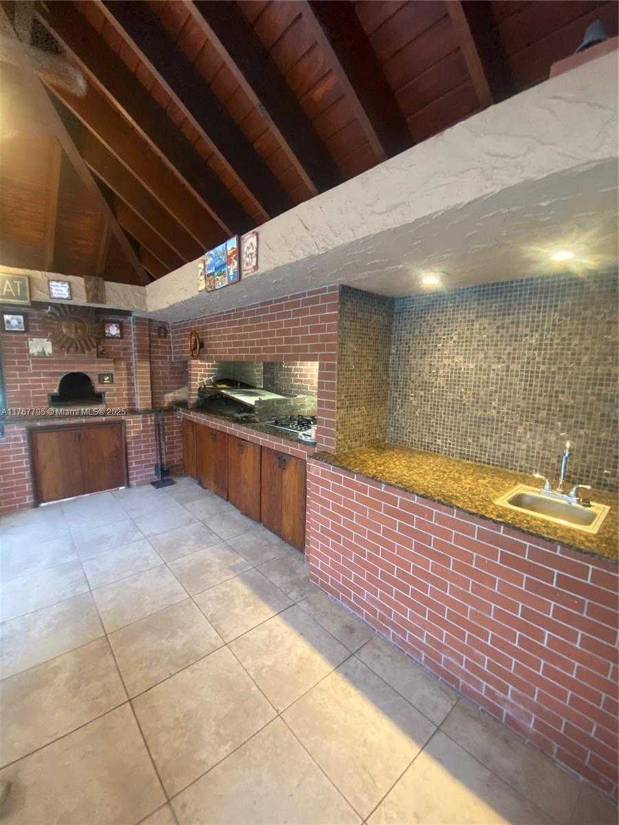 Small Image of 10355 NORTH WEST 45TH LN, Doral Number 11
